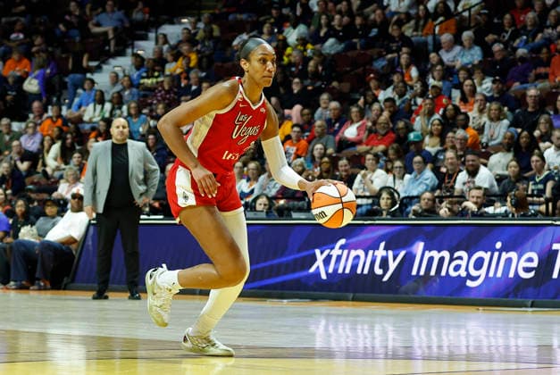 UNCASVILLE, CT - MAY 15: A ja Wilson 22 of the Las Vegas Aces drives to the basket during the WNBA, Basketball Damen, USA game between Las Vegas Aces and Connecticut Sun on May 15, 2026, at Mohegan Sun Arena in Uncasville, CT. (Photo by M. Anthony Nesmith Icon Sportswire) WNBA: MAY 15 Las Vegas Aces at Connecticut Sun EDITORIAL USE ONLY Icon26051540