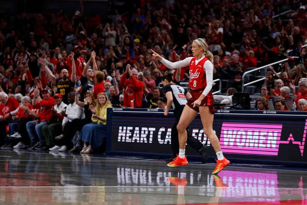 INDIANAPOLIS, IN - MAY 15: Indiana Fever guard Sophie Cunningham (8) acknowledges her team mate during a WNBA, Basketball Damen, USA game between the Washington Mystics and Indiana Fever on May 15 2026 at Gainbridge Fieldhouse in Indianapolis, IN. (Photo by Jeffrey Brown Icon Sportswire) WNBA: MAY 15 Washington Mystics at Indiana Fever EDITORIAL USE ONLY Icon051526005