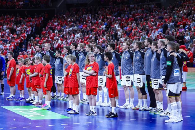 15.05.2026, xIAJx, Handball, Länderspiel, Testspiel, Dänemark - Deutschland, Royal Arena Kopenhagen:Line-up der DHB-Auswahl L-R Johannes Golla (Deutschland 4) David Späth (Deutschland 1) Tim Freihöfer (Deutschland 2) Nils Lichtlein (Deutschland 3) Miro Schluroff (Deutschland 5) Matthes Langhoff (Deutschland 13) Juri Knorr (Deutschland 15) Lukas Zerbe (Deutschland 17) Renars Uscins (Deutschland 23) Tom Kiesler (Deutschland 30) Franz Semper (Deutschland 32) Andreas Wolff (Deutschland 33) Moritz Sauter (Deutschland 49) Justus Fischer (Deutschland 54) Marko Grgic (Deutschland 71) Timo Kastening (Deutschland 73) Vincent Büchner (Deutschland 74) Dänemark