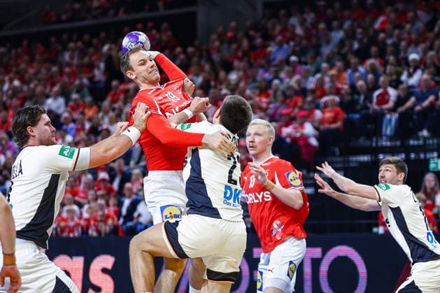 15.05.2026, xIAJx, Handball, Länderspiel, Testspiel, Dänemark - Deutschland, Royal Arena Kopenhagen: L-R Johanes Golla (Deutschland 4) Mathias Gidsel (Dänemark 19) Renars Uscins (Deutschland 23) Magnus Saugstrup (Dänemark 15) Lukas Zerbe (Deutschland 17) Dänemark