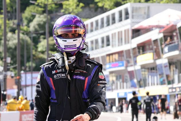 Pascal Wehrlein (GER) Porsche mit Helm auf läuft durch die Boxengasse, FIA Formel E Weltmeisterschaft Saison 12, Monaco E- Prix, MonteCarlo, MC, 16.05.2026,
