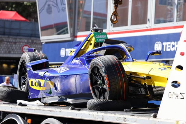 Nach Unfall beschädigter Lola- Yamaha 22 von Zan Maloney auf dem Abschleppwagen vor der Box, FIA Formel E Weltmeisterschaft Saison 12, Monaco E- Prix, MonteCarlo, MC, 16.05.2026,