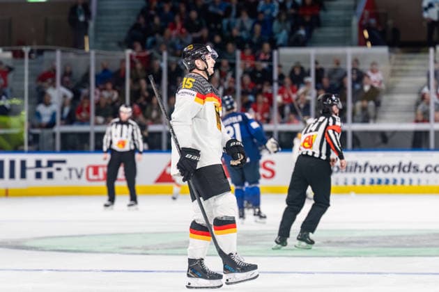 xxkeikkaxx 20260515 Swiss Life Arena, Zurich, Switzerland. IIHF Ice hockey, Eishockey World Championships match Finland vs Germany Stefan Loibl (15) of Team Germany Photo by Pasi Suokko All Over Press  1.06181484