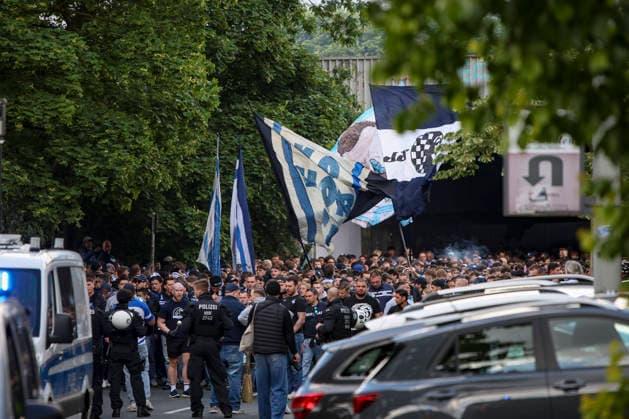 16.05.2026, GER, Fussball, Herren, 3. Liga, Saison 2025 2026, MSV Duisburg - Viktoria Köln der Fanmarsch des MSV Duisburg vor dem Spiel Duisburg schauinsland-reisen-Arena Nordrhein-Westfalen Deutschland Copyright: xAdrianxSchlüterx