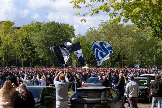 16.05.2026, GER, Fussball, Herren, 3. Liga, Saison 2025 2026, MSV Duisburg - Viktoria Köln der Fanmarsch des MSV Duisburg vor dem Spiel Duisburg schauinsland-reisen-Arena Nordrhein-Westfalen Deutschland Copyright: xAdrianxSchlüterx