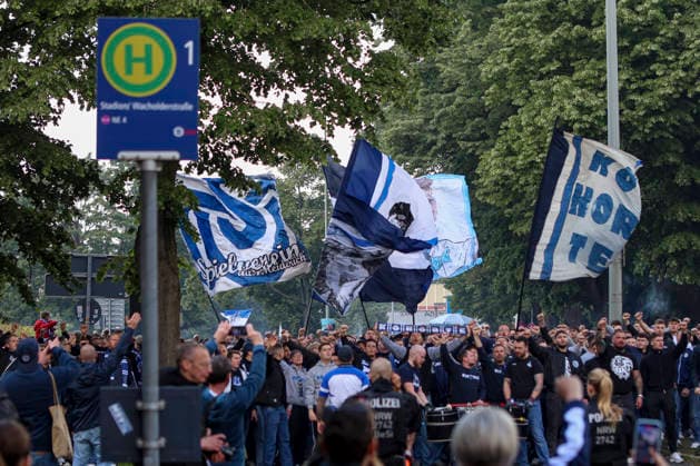 16.05.2026, GER, Fussball, Herren, 3. Liga, Saison 2025 2026, MSV Duisburg - Viktoria Köln der Fanmarsch des MSV Duisburg vor dem Spiel Duisburg schauinsland-reisen-Arena Nordrhein-Westfalen Deutschland Copyright: xAdrianxSchlüterx
