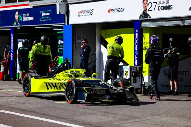 Pascal Wehrlein (Porsche Formula E Team, 94) laeuft nach zweites freies Training Free Practice 2 an Jake Dennis (Andretti Formula E, 27) vorbei, ABB FIA Formula E World Championship, WM, Weltmeisterschaft Monaco e-Prix 2026, Monte Carlo, Saison 12 2025 26, Runde 9, 16.05.2026, ABB FIA Formula E World Championship, Monaco e-Prix 2026, Monte Carlo, Saison 12 2025 26, Runde 9, 16.05.2026 Monte Carlo Copyright: xEibner-Pressefoto LauraxRoemerx EP_LRR