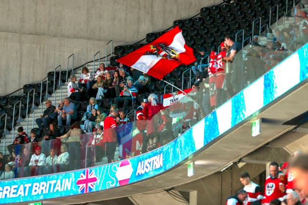 Ice hockey, Eishockey - IIHF WC 2026 ZURICH,SWITZERLAND,16.MAY.26 - ICE HOCKEY - IIHF Ice Hockey World Championship, WM, Weltmeisterschaft 2026, group stage, Austria vs Great Britain. Image shows fans of AUT.  GEPAxpictures xMaticxKlansek