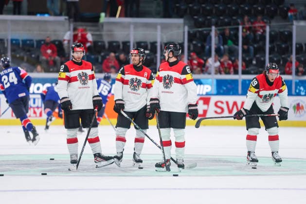 Ice hockey, Eishockey - IIHF WC 2026 ZURICH,SWITZERLAND,16.MAY.26 - ICE HOCKEY - IIHF Ice Hockey World Championship, WM, Weltmeisterschaft 2026, group stage, Austria vs Great Britain. Image shows David Maier, Bernd Wolf, Simeon Schwinger and Vinzenz Rohrer (AUT) during warm up.  GEPAxpictures xMaticxKlansek