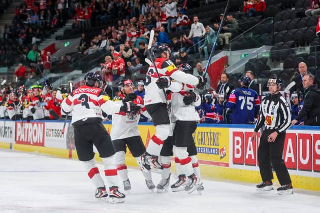 Ice hockey, Eishockey - IIHF WC 2026 ZURICH,SWITZERLAND,16.MAY.26 - ICE HOCKEY - IIHF Ice Hockey World Championship, WM, Weltmeisterschaft 2026, group stage, Austria vs Great Britain. Image shows the rejoicing of AUT.  GEPAxpictures xMaticxKlansek