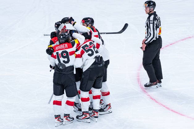 ZURICH, SWITZERLAND - MAY 16: Austrian Team with Paul Huber (Austria, 52) during his goal celebration during the Preliminary Round - Group A Match 5 between Great Britain and Austria at the IIHF Ice hockey, Eishockey World Championship, WM, Weltmeisterschaft 2026, Swiss Life Arena on May 16, 2026 in Zurich, Switzerland. Zurich Switzerland Copyright: xTimoxSteinx