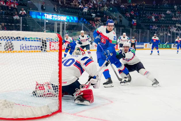 FRIBOURG, SWITZERLAND - MAY 16: Kristian Pospisil of Slovakia C) against goalkeeper Tobias Normann of Norway L) and Christian Kaasastul of Norway R) during the 2026 IIHF Ice hockey, Eishockey World Championship, WM, Weltmeisterschaft Switzerland game between Slovakia and Norway at BCF Arena on May 16, 2026 in Fribourg, Fribourg. Fribourg BCF Arena Fribourg Switzerland Copyright: xJustPictures.ch JarixPestelaccix jp-en-EuSpIm-JP6_JAR_Slovakia_Norway_16May2026_00011