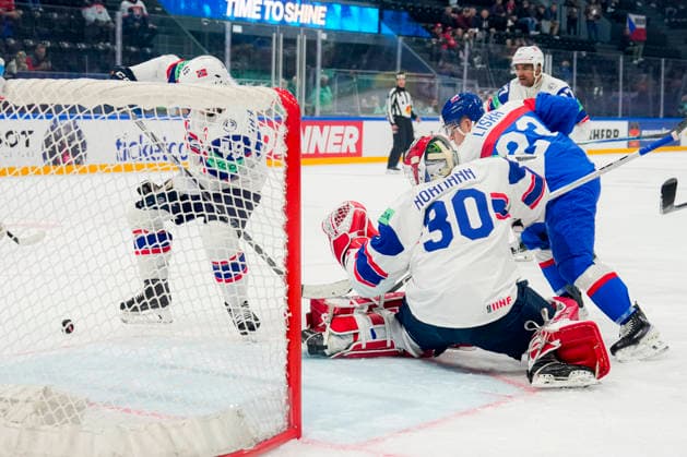 FRIBOURG, SWITZERLAND - MAY 16: goalkeeper Tobias Normann of Norway C) saves on Adam Liska of Slovakia R) during the 2026 IIHF Ice hockey, Eishockey World Championship, WM, Weltmeisterschaft Switzerland game between Slovakia and Norway at BCF Arena on May 16, 2026 in Fribourg, Fribourg. Fribourg BCF Arena Fribourg Switzerland Copyright: xJustPictures.ch JarixPestelaccix jp-en-EuSpIm-JP6_JAR_Slovakia_Norway_16May2026_00017