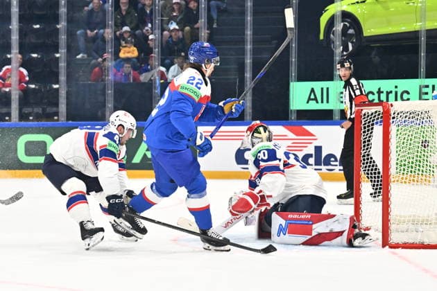 L-R Christian Kaasastul (NOR), scoring Kristian Pospisil (SVK) and goalkeeper Tobias Normann (NOR) in action during the 2026 IIHF World Championship, WM, Weltmeisterschaft Group B, match Slovakia vs Norway, on May 16, 2026, Fribourg, Switzerland. (CTKxPhoto RadekxPetrasek) CTKPhotoP2026051602546  CTKPhotoP2026051602546