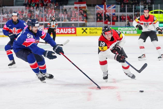 Ice hockey, Eishockey - IIHF WC 2026 ZURICH,SWITZERLAND,16.MAY.26 - ICE HOCKEY - IIHF Ice Hockey World Championship, WM, Weltmeisterschaft 2026, group stage, Austria vs Great Britain. Image shows David Clements (GBR) and Vinzenz Rohrer (AUT).  GEPAxpictures xMaticxKlansek