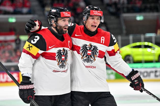 ZURICH, SWITZERLAND - MAY 16: Peter Schneider of Austria L) and Clemens Unterweger of Austria R) celebrate a goal during the 2026 IIHF Ice hockey, Eishockey World Championship, WM, Weltmeisterschaft Switzerland game between Great Britain and Austria at Swiss Life Arena on May 16, 2026 in Zurich, Zurich. Zurich Swiss Life Arena Zurich Switzerland Copyright: xJustPictures.ch AndreaxBrancax jp-en-EuSpIm-JP7_ANB_GB_AU_16052026_0955