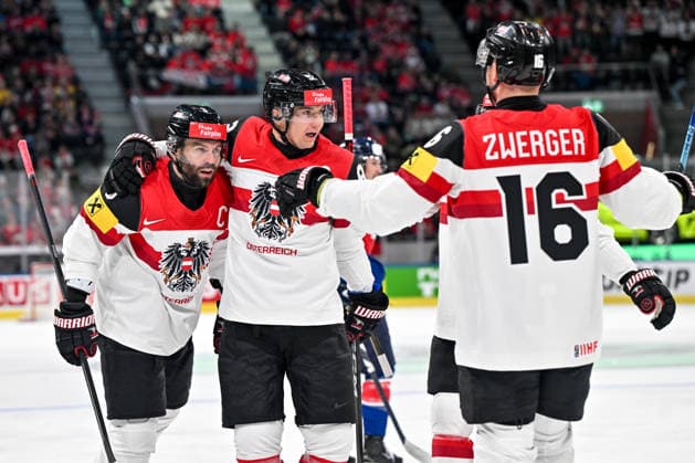 ZURICH, SWITZERLAND - MAY 16: Peter Schneider of Austria L), Clemens Unterweger of Austria C) and Dominic Zwerger of Austria R) celebrate a goal during the 2026 IIHF Ice hockey, Eishockey World Championship, WM, Weltmeisterschaft Switzerland game between Great Britain and Austria at Swiss Life Arena on May 16, 2026 in Zurich, Zurich. Zurich Swiss Life Arena Zurich Switzerland Copyright: xJustPictures.ch AndreaxBrancax jp-en-EuSpIm-JP7_ANB_GB_AU_16052026_0974