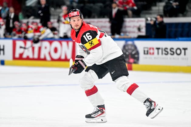 ZURICH, SWITZERLAND - MAY 16: Dominic Zwerger of Austria in action during the 2026 IIHF Ice hockey, Eishockey World Championship, WM, Weltmeisterschaft Switzerland game between Great Britain and Austria at Swiss Life Arena on May 16, 2026 in Zurich, Zurich. Zurich Swiss Life Arena Zurich Switzerland Copyright: xJustPictures.ch AndreaxBrancax jp-en-EuSpIm-JP7_ANB_GB_AU_16052026_1153