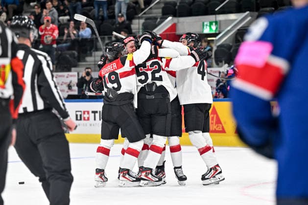 ZURICH, SWITZERLAND - MAY 16: Austria celebrate a goal during the 2026 IIHF Ice hockey, Eishockey World Championship, WM, Weltmeisterschaft Switzerland game between Great Britain and Austria at Swiss Life Arena on May 16, 2026 in Zurich, Zurich. Zurich Swiss Life Arena Zurich Switzerland Copyright: xJustPictures.ch AndreaxBrancax jp-en-EuSpIm-JP7_ANB_GB_AU_16052026_1269