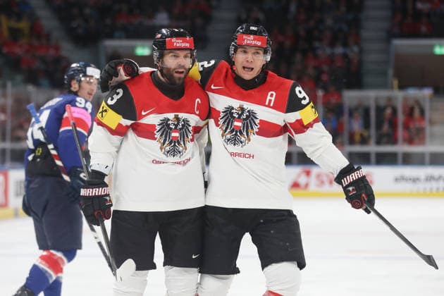 Eishockey WM 2026 AUT - GBR Torjubel Peter Schneider - Clemens Unterweger (AUT) 16.05.2026 Swiss Life Arena Zuerich , SCHWEIZ, Herren IIHF Eishockey World Championship, WM, Weltmeisterschaft Zurich 2026 Gruppe Oesterreich - Great Britain Torjubel Peter Schneider - Clemens Unterweger (Oesterreich)