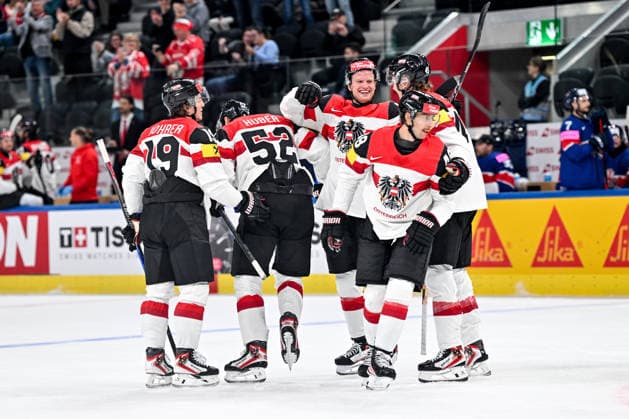 ZURICH, SWITZERLAND - MAY 16: Austria celebrate a goal during the 2026 IIHF Ice hockey, Eishockey World Championship, WM, Weltmeisterschaft Switzerland game between Great Britain and Austria at Swiss Life Arena on May 16, 2026 in Zurich, Zurich. Zurich Swiss Life Arena Zurich Switzerland Copyright: xJustPictures.ch AndreaxBrancax jp-en-EuSpIm-JP7_ANB_GB_AU_16052026_1287
