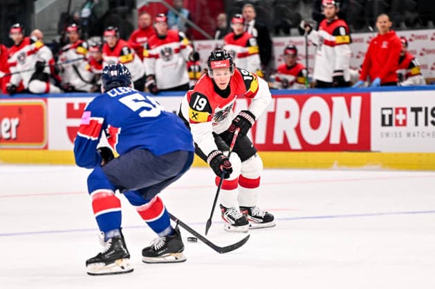 ZURICH, SWITZERLAND - MAY 16: Vinzenz Rohrer of Austria in action during the 2026 IIHF Ice hockey, Eishockey World Championship, WM, Weltmeisterschaft Switzerland game between Great Britain and Austria at Swiss Life Arena on May 16, 2026 in Zurich, Zurich. Zurich Swiss Life Arena Zurich Switzerland Copyright: xJustPictures.ch AndreaxBrancax jp-en-EuSpIm-JP7_ANB_GB_AU_16052026_1310