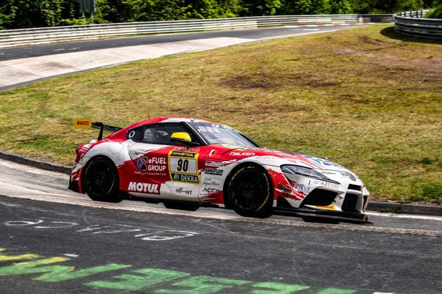 Teichmann Racing SP 10 ( 90). Das Fahrzeug fährt auf der Rennstrecke beim ADAC RAVENOL 24h Nürburgring 2026. Rheinland-Pfalz Deutschland