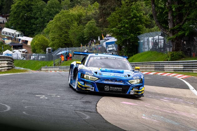 Scherer PHX ( 16) SP 9. Das Fahrzeug fährt auf der Rennstrecke beim ADAC RAVENOL 24h Nürburgring 2026. Rheinland-Pfalz Deutschland