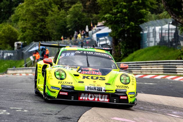 Manthey ( 911) SP 9. fährt auf der Rennstrecke beim ADAC RAVENOL 24h Nürburgring 2026 Warm-up Rheinland-Pfalz Deutschland