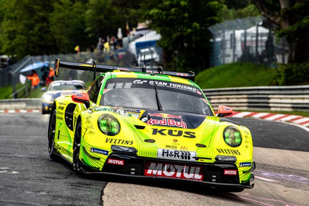 Manthey ( 911) SP 9. fährt auf der Rennstrecke beim ADAC RAVENOL 24h Nürburgring 2026 Warm-up Rheinland-Pfalz Deutschland