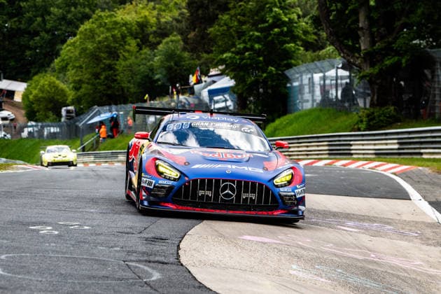 Mercedes-AMG Team Verstappen Racing ( 3) SP 9. Ein Mercedes-AMG GT3 mit auffälliger Red Bull Lackierung fährt auf der Rennstrecke am Nürburgring. Rheinland-Pfalz Deutschland