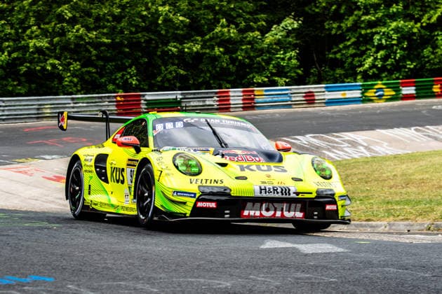 Manthey ( 911) SP 9. Das Fahrzeug fährt auf der Rennstrecke beim ADAC RAVENOL 24h Nürburgring 2026 ADAC RAVENOL 24h Nürburgring GE Warm-up Rheinland-Pfalz Deutschland