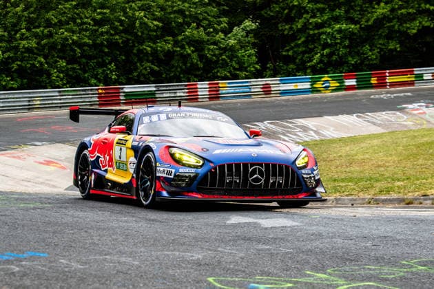 Mercedes-AMG Team Verstappen Racing ( 3) SP 9. Der Mercedes-AMG GT3 mit Startnummer ( 3) des Teams Verstappen Racing fährt in einer Kurvenkombination auf der Nürburgring-Nordschleife. Rheinland-Pfalz Deutschland