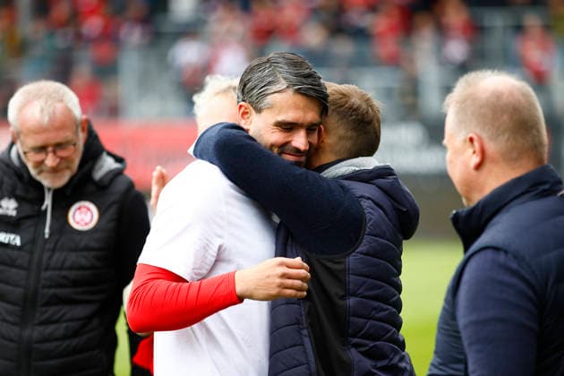 16.05.2026, xavx, Fussball 3.Liga, SV Wehen Wiesbaden - TSG Hoffenheim U23 v.l. Verabschiedung von Rekordspieler und Vereinslegende Sascha Mockenhaupt (SV Wehen Wiesbaden). (DFL DFB REGULATIONS PROHIBIT ANY USE OF PHOTOGRAPHS as IMAGE SEQUENCES and or QUASI-VIDEO) Wiesbaden