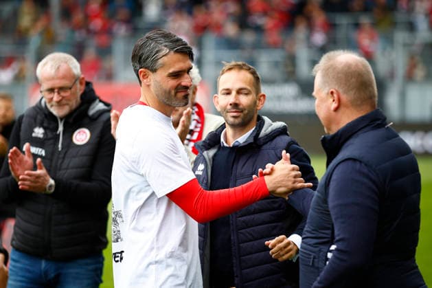16.05.2026, xavx, Fussball 3.Liga, SV Wehen Wiesbaden - TSG Hoffenheim U23 v.l. Verabschiedung von Rekordspieler und Vereinslegende Sascha Mockenhaupt (SV Wehen Wiesbaden). (DFL DFB REGULATIONS PROHIBIT ANY USE OF PHOTOGRAPHS as IMAGE SEQUENCES and or QUASI-VIDEO) Wiesbaden
