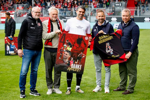 16.05.2026, xavx, Fussball 3.Liga, SV Wehen Wiesbaden - TSG Hoffenheim U23 v.l. Verabschiedung von Rekordspieler und Vereinslegende Sascha Mockenhaupt (SV Wehen Wiesbaden). (DFL DFB REGULATIONS PROHIBIT ANY USE OF PHOTOGRAPHS as IMAGE SEQUENCES and or QUASI-VIDEO) Wiesbaden
