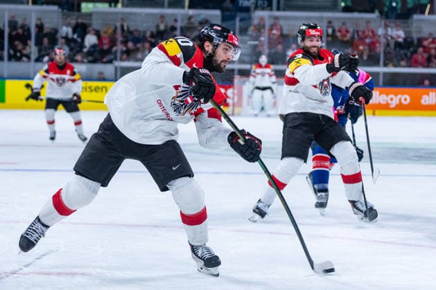 ZURICH, SWITZERLAND - MAY 16: Benjamin Nissner (Austria, 70) during the shot on goal of Great Britain during the Preliminary Round - Group A Match 5 between Great Britain and Austria at the IIHF Ice hockey, Eishockey World Championship, WM, Weltmeisterschaft 2026, Swiss Life Arena on May 16, 2026 in Zurich, Switzerland. Zurich Switzerland Copyright: xTimoxSteinx