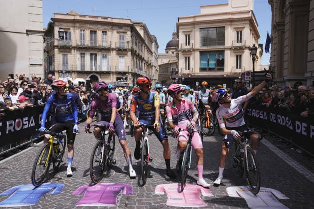 Gestures as he awaits the start of the during Stage 8 of the Giro d™Italia, from Chieti to Fermo, Italy, Saturday, May 16, 2026.  Copyright: xFabioxFerrari LaPressex