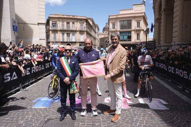 The flag during Stage 5 during Stage 8 of the Giro d™Italia, from Chieti to Fermo, Italy, Saturday, May 16, 2026.  Copyright: xFabioxFerrari LaPressex