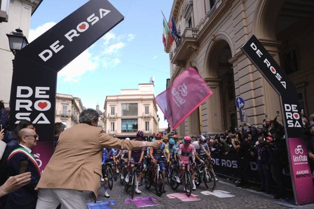 Gestures as he awaits the start of the during Stage 8 of the Giro d™Italia, from Chieti to Fermo, Italy, Saturday, May 16, 2026.  Copyright: xFabioxFerrari LaPressex
