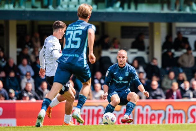 v.l. Almin Mesanovic (SC Verl, 17), Xaver Kiefersauer (TSV 1860 Muenchen, 35), Lasse Fassmann (TSV 1860 Muenchen, 33) GER, SC Verl vs. TSV 1860 Muenchen, Fussball, 3. Liga, 38. Spieltag, Spielzeit 2025 2026, 16.05.2026 DFL Regulations prohibit any use of photographers as image sequences and or quasi-video. GER, SC Verl vs. TSV 1860 Muenchen, Fussball, 3. Liga, 38. Spieltag, Spielzeit 2025 2026, 16.05.2026 Verl Copyright: xEibner-Pressefoto JanxRollingerx EP_JSK