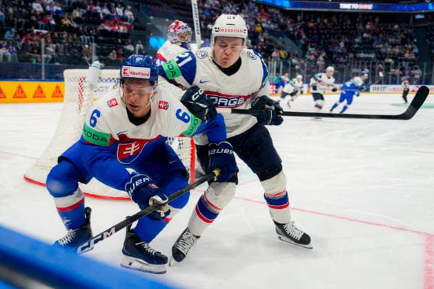 FRIBOURG, SWITZERLAND - MAY 16: Jozef Kmec of Slovakia L) against Mikkel Eriksen of Norway R) during the 2026 IIHF Ice hockey, Eishockey World Championship, WM, Weltmeisterschaft Switzerland game between Slovakia and Norway at BCF Arena on May 16, 2026 in Fribourg, Fribourg. Fribourg BCF Arena Fribourg Switzerland Copyright: xJustPictures.ch JarixPestelaccix jp-en-EuSpIm-JP6_JAR_Slovakia_Norway_16May2026_00051