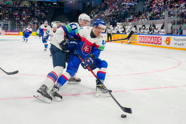 FRIBOURG, SWITZERLAND - MAY 16: Mislav Rosandic of Slovakia R) against Tinus Luc Koblar of Norway L) during the 2026 IIHF Ice hockey, Eishockey World Championship, WM, Weltmeisterschaft Switzerland game between Slovakia and Norway at BCF Arena on May 16, 2026 in Fribourg, Fribourg. Fribourg BCF Arena Fribourg Switzerland Copyright: xJustPictures.ch JarixPestelaccix jp-en-EuSpIm-JP6_JAR_Slovakia_Norway_16May2026_00057