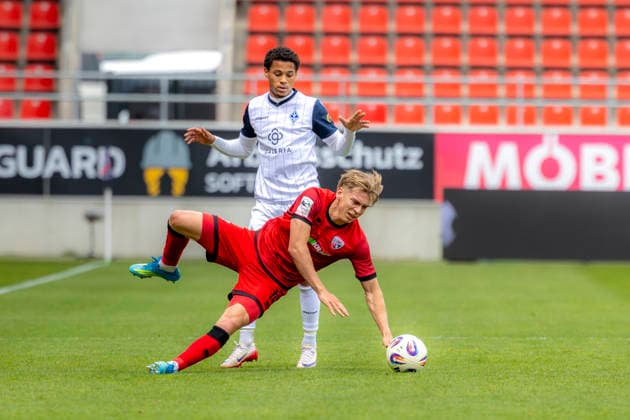 Ingolstadt, Deutschland 16. Mai 2026: 3. Liga - 2025 2026 - Sp. 38 - FC Ingolstadt 04 gegen SV Waldhof Mannheim Im Bild: v. li. im Zweikampf Djayson Mendes (SVW) und Max Plath (FCI) DFB regulations prohibit any use of photographs as image sequences and or quasi-video Audi Sportpark Bayern Copyright: xFotostandx xSchäferx