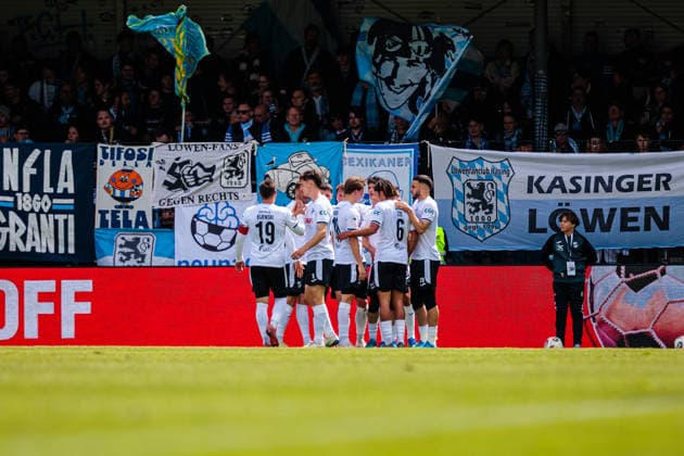 Mannschaft SC Verl im Jubel nach Tor zum 1:0 durch Berkan Taz (SC Verl, 10) GER, SC Verl vs. TSV 1860 Muenchen, Fussball, 3. Liga, 38. Spieltag, Spielzeit 2025 2026, 16.05.2026 DFL Regulations prohibit any use of photographers as image sequences and or quasi-video. GER, SC Verl vs. TSV 1860 Muenchen, Fussball, 3. Liga, 38. Spieltag, Spielzeit 2025 2026, 16.05.2026 Verl Copyright: xEibner-Pressefoto JanxRollingerx EP_JSK