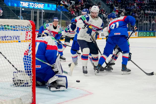 FRIBOURG, SWITZERLAND - MAY 16: Jacob Berglund of Norway C) against Sebastian Cederle of Slovakia R) and goalkeeper Samuel Hlavaj of Slovakia L) during the 2026 IIHF Ice hockey, Eishockey World Championship, WM, Weltmeisterschaft Switzerland game between Slovakia and Norway at BCF Arena on May 16, 2026 in Fribourg, Fribourg. Fribourg BCF Arena Fribourg Switzerland Copyright: xJustPictures.ch JarixPestelaccix jp-en-EuSpIm-JP6_JAR_Slovakia_Norway_16May2026_00067