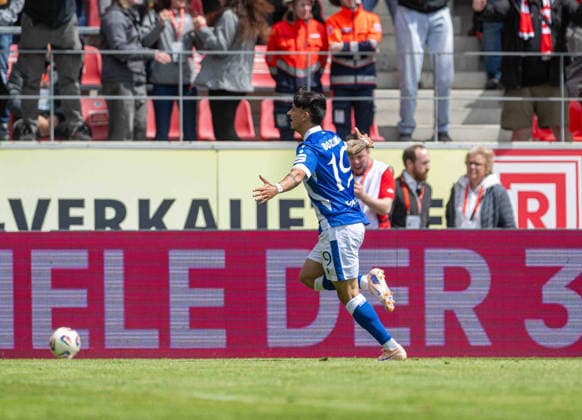Fussball, Herren, Saison 2025 2026, 3. Liga (38. Spieltag), SSV Jahn Regensburg - FC Energie Cottbus, Jannis Boziaris (Energie Cottbus), Jubel nach Tor zum 0:1, 16.05. 2026, Copyright: xSebastianxRäppold MatthiasxKochx