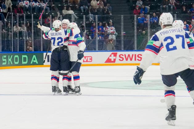 FRIBOURG, SWITZERLAND - MAY 16: Norway celebrates his first goal during the 2026 IIHF Ice hockey, Eishockey World Championship, WM, Weltmeisterschaft Switzerland game between Slovakia and Norway at BCF Arena on May 16, 2026 in Fribourg, Fribourg. Fribourg BCF Arena Fribourg Switzerland Copyright: xJustPictures.ch JarixPestelaccix jp-en-EuSpIm-JP6_JAR_Slovakia_Norway_16May2026_00080