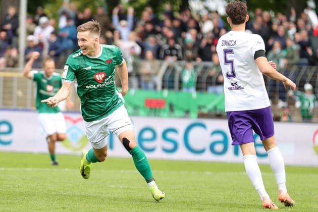 16.05.2026, Fussball, Herren, Dritte Liga, 38. Spieltag 3. Liga Saison 2025 2026: FC Schweinfurt 05 - FC Erzgebirge Aue Von links: Torschütze Sebastian Müller (FC Schweinfurt 05, 37) feiert sein 1:0 Schweinfurt Riedel Bau Arena im Sachs-Stadio Bayern Unterfranken Deutschland