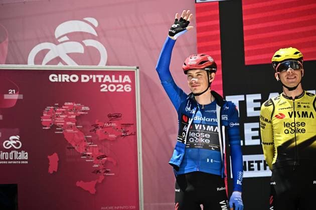 May 16, 2026, Chieti, ITALY: Danish rider Jonas Vingegaard Hansen of Team Visma Lease A Bike wearing the best climber s blue jersey, on the signing in podium ahead the departure 8th stage of the 109 Giro d Italia 2026, cycling race over 156 km from Chieti to Fermo, 16 May 2026. ANSA LUCA ZENNARO. Giro D Italia Cycling Tour - Stage 8  - ZUMAa110 20260516_zaf_a110_005 Copyright: xLucaxZennarox